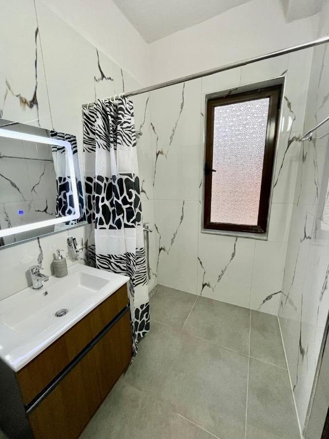 Keon Superb Studio Apartament ティラナ エクステリア 写真