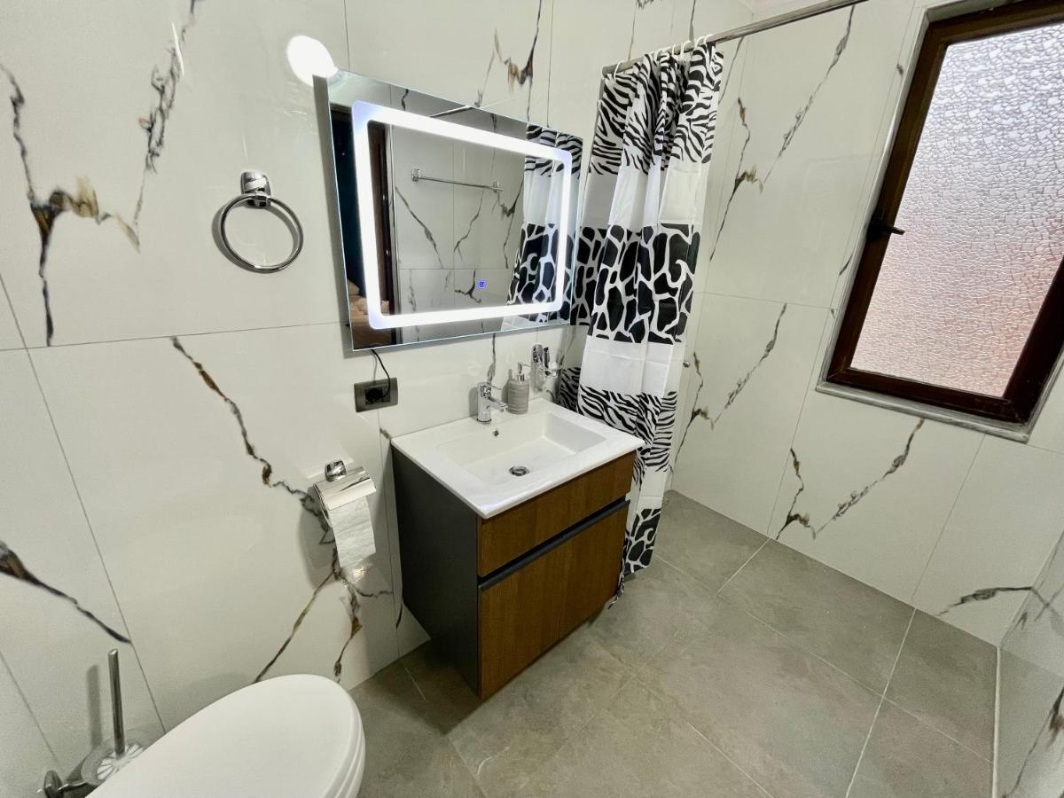 Keon Superb Studio Apartament ティラナ エクステリア 写真